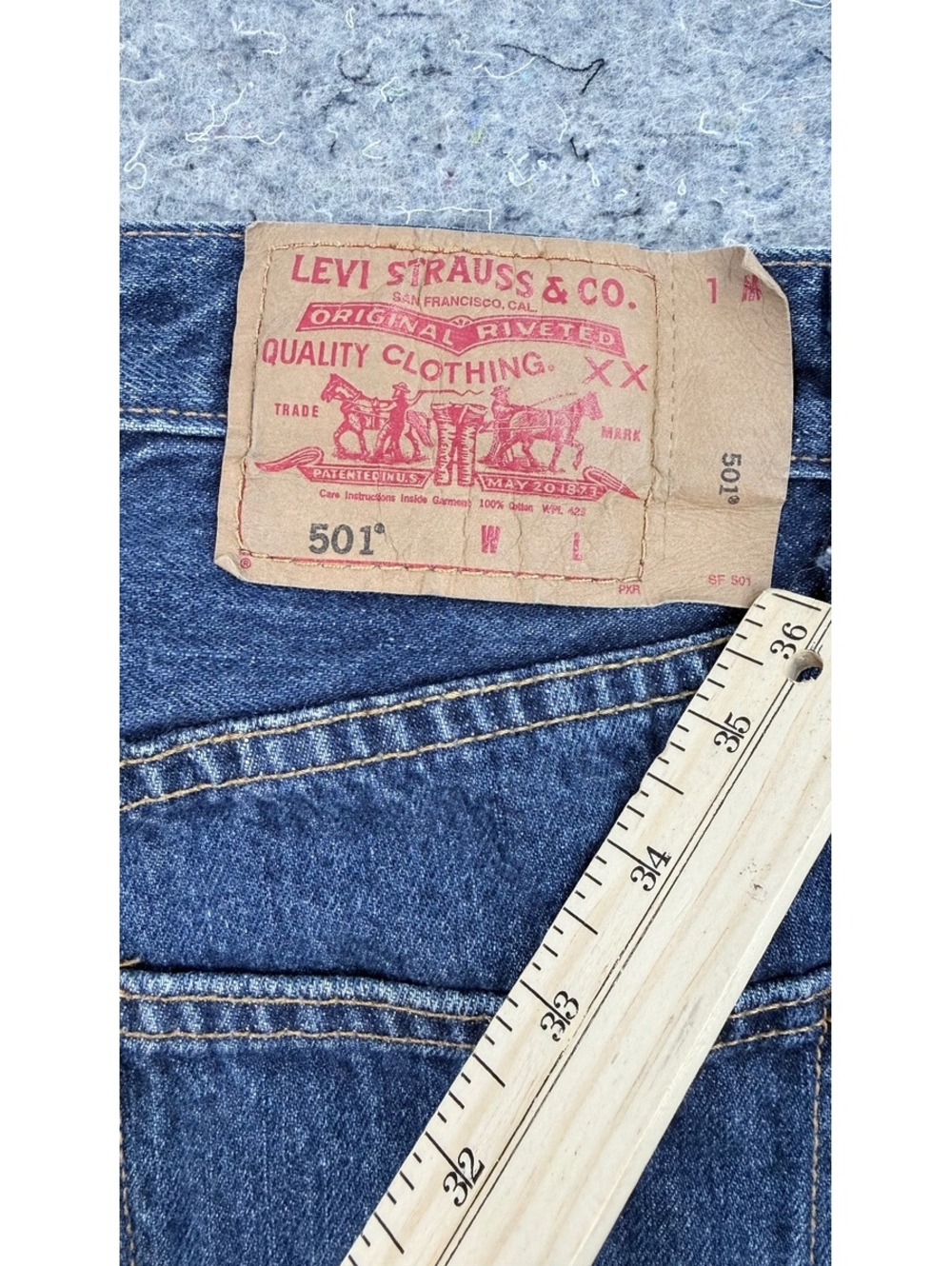 Y2K Levi's 501 Original Fit Blue Denim Jeans Size 28x34 Button Fly Classic Style